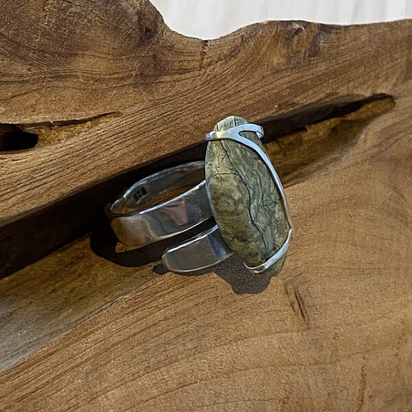 Pieces for Peace Ring, Silberschmuck, Ring mit Heilstein, Silberring mit Edelstein, Schmuck mit Botschaft, Ring Silber, Silberring, Ring aus Silber, Ring individuell anfertigen lassen, Ring Unikat Handarbeit, Ring außergewöhnlich, Ring extravagant, Ring Handarbeit, Ring handgefertigt, Ring handgemacht, handgearbeiteter Ring, handgefertigter Ring, handgemachter Ring, Ring handmade, Silberschmuck Handarbeit, Silberschmuck handgefertigt, Silberschmuck handgemacht, Schmuck Handarbeit, Schmuck handgefertigt, Schmuck handgemacht, handgearbeiteter Silberschmuck, handgefertigter Silberschmuck, handgemachter Silberschmuck, handgearbeiteter Schmuck, handgefertigter Schmuck, handgemachter Schmuck, Ring individuell anfertigen lassen, Ring personalisiert, Schmuck personalisiert, personalisierter Schmuck, personalisierter Ring, Ring Silber, Silberring, Silberring mit Stein, Ring mit Erinnerung, Silberschmuck Handarbeit, Sterling Silber