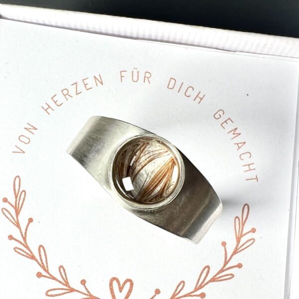 Pieces for Peace, Rune des Lebens, Schmuck für Frieden, Ring, Peace Schmuck, Erinnerungsschmuck, Andenkenschmuck, Silberschmuck, Schmuck mit Botschaft, Ring Silber, Silberring, Ring aus Silber, Ring individuell anfertigen lassen, Ring Unikat Handarbeit, Ring außergewöhnlich, Ring extravagant, Ring Handarbeit, Ring handgefertigt, Ring handgemacht, handgearbeiteter Ring, handgefertigter Ring, handgemachter Ring, Ring handmade, Silberschmuck Handarbeit, Silberschmuck handgefertigt, Silberschmuck handgemacht, Schmuck Handarbeit, Schmuck handgefertigt, Schmuck handgemacht, handgearbeiteter Silberschmuck, handgefertigter Silberschmuck, handgemachter Silberschmuck, handgearbeiteter Schmuck, handgefertigter Schmuck, handgemachter Schmuck, Ring individuell anfertigen lassen, Ring personalisiert, Schmuck personalisiert, personalisierter Schmuck, personalisierter Ring, Erinnerungsschmuck Ring, Erinnerungsschmuck Handarbeit, Erinnerungsschmuck handgefertigt, Erinnerungsschmuck handgemacht, handgearbeiteter Erinnerungsschmuck, handgefertigter Erinnerungsschmuck, handgemachter Erinnerungsschmuck, Andenkenschmuck Handarbeit, Andenkenschmuck handgefertigt, Andenkenschmuck handgemacht, handgearbeiteter Andenkenschmuck, handgefertigter Andenkenschmuck, handgemachter Andenkenschmuck, Andenkenschmuck Haare, Andenkenschmuck Katze, Erinnerungsschmuck Hund, Erinnnerungsschmuck Pferd, Erinnerungsschmuck Asche, Erinnerungsschmuck aus Asche, Erinnerungsschmuck mit Haaren, Andenken Ring, Ring, Ring Silber, Silberring, Silberring mit Stein, Ring mit Erinnerung, Ring mit Tierhaaren, Ring mit Asche, Erinnerungsschmuck, Andenkenschmuck, Ascheschmuck, Schmuck Erinnerung, Schmuck Andenken, Schmuck aus Tierhaar, Schmuck aus Asche, Ascheschmuck für Mensch und Tier, handgefertigter Erinnerungsschmuck aus Haaren Fell Asche, Schmuck Erinnerung Haustier, Schmuck Erinnerung Verstorbene, Schmuck Andenken Haustier, Schmuck Andenken Hund, Schmuck Andenken Katze, Schmuck Andenken Pferd, Silberschmuck Handarbeit, Sterling Silber, Silberguss, Silberblech, Memory Jewel, Rest in Peace, Memories