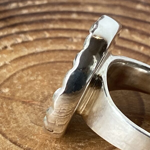 Pieces for Peace Ring, Silberschmuck, Ring mit Heilstein, Silberring mit Edelstein, Schmuck mit Botschaft, Ring Silber, Silberring, Ring aus Silber, Ring individuell anfertigen lassen, Ring Unikat Handarbeit, Ring außergewöhnlich, Ring extravagant, Ring Handarbeit, Ring handgefertigt, Ring handgemacht, handgearbeiteter Ring, handgefertigter Ring, handgemachter Ring, Ring handmade, Silberschmuck Handarbeit, Silberschmuck handgefertigt, Silberschmuck handgemacht, Schmuck Handarbeit, Schmuck handgefertigt, Schmuck handgemacht, handgearbeiteter Silberschmuck, handgefertigter Silberschmuck, handgemachter Silberschmuck, handgearbeiteter Schmuck, handgefertigter Schmuck, handgemachter Schmuck, Ring individuell anfertigen lassen, Ring personalisiert, Schmuck personalisiert, personalisierter Schmuck, personalisierter Ring, Ring Silber, Silberring, Silberring mit Stein, Ring mit Erinnerung, Silberschmuck Handarbeit, Sterling Silber