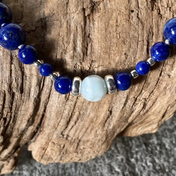 Pieces for Peace, Schmuck für Frieden, Peace Schmuck, Schmuck mit Botschaft, Armband, Schmuck individuell anfertigen lassen, Schmuck Handarbeit, Schmuck handgefertigt, Schmuck handgemacht, handgearbeiteter Schmuck, handgefertigter Schmuck, handgemachter Schmuck, Armband Handarbeit, Armband handgefertigt, Armband handgemacht, handgearbeitetes Armband, handgefertigtes Armband, handgemachtes Armband, Perlen geknotet, Armband handgeknotet, Kette geknotet, Armband handmade, Heilstein Armband handgemacht, Armband Heilsteine, Heilstein Armband Wirkung, Armband geknotet, Heilsteinarmband, Perlenarmband handgeknotet, Lapislazuli, Larimar, Larimar Wirkung, Lapislazuli Wirkung, Lapislazuli Schmuck, Weltfrieden Schmuck, Frieden Schmuck Armband, handgefertigter Schmuck, Armband aus Handarbeit, Armband Heilstein, Peace Armband Edelstein, Armband blaue Edelsteinperlen, Armband Edelstein blau, Armband blaue Perlen, blau, Armband Perlen mehrfarbig, Perlenarmband Edelstein, Heilstein Armband mehrfarbig, Perlenschmuck Armband, Edelsteinarmband Peace, Sterling Silber, Botschaft für Frieden, Botschaft für Peace, Peace on Earth, Give Peace a Chance, Peace and Love, Peace Zeichen, Peace Symbol, Friedenstaube, Peace Message, Peace of Mind, World Peace, Innerer Frieden, Friedensbewegung, Friedensaktivist, Peacemaker, Friedensmanifest, Friedensappell, Friedensvertrag, Friedensverhandlung, Friedenstreck, Friedensmal, Peace Bell, Pax Terra, Peace is beautiful, Peace is coming, Peace one day