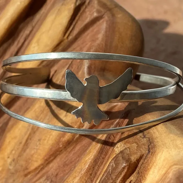 Pieces for Peace, Schmuck für Frieden, Peace Schmuck, Schmuck mit Botschaft, Armreif Silber, Silberarmreif, Armreif aus Silber, PAZ, Schmuck individuell anfertigen lassen, Armreif individuell anfertigen lassen, Armreif Silber, Armreif Silber Handarbeit, außergewöhnliche Armreife, Armreif außergewöhnlich, extravagante Armreife, Armreif Handarbeit, Armreif handgefertigt, Armreif handgemacht, handgearbeiteter Armreif, handgefertigter Armreif, handgemachter Armreif, Armreif handmade, Silberschmuck Handarbeit, Silberschmuck handgefertigt, Silberschmuck handgemacht, Schmuck Handarbeit, Schmuck handgefertigt, Schmuck handgemacht, handgearbeiteter Silberschmuck, handgefertigter Silberschmuck, handgemachter Silberschmuck, handgearbeiteter Schmuck, handgefertigter Schmuck, handgemachter Schmuck, Sterling Silber, Friedenstaube, Weltfrieden Schmuck, Frieden Schmuck, Friedensbotschaft, Botschaft für Frieden, Botschaft für Peace, Peace on Earth, Give Peace a Chance, Peace and Love, Peace Zeichen, Peace Symbol, Friedenstaube, Peace Message, Peace of Mind, World Peace, Innerer Frieden, Friedensbewegung, Friedensaktivist, Peacemaker, Friedensmanifest, Friedensappell, Friedensvertrag, Friedensverhandlung, Friedenstreck, Friedensmal, Peace Bell, Pax Terra, Peace is beautiful, Peace is coming, Peace one day