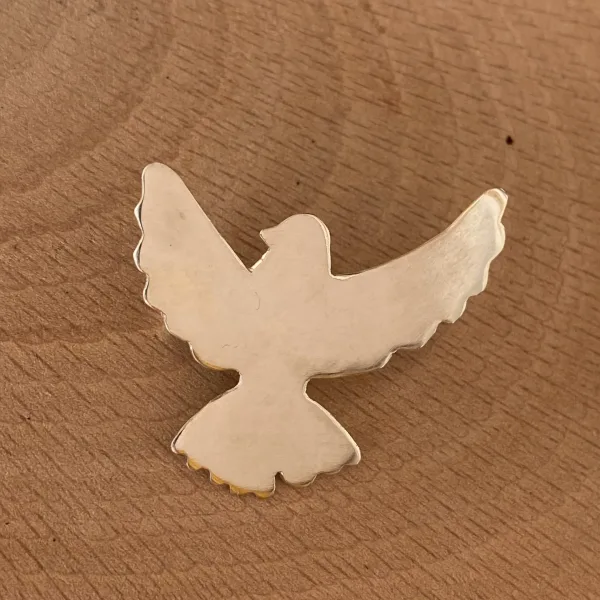 Pieces for Peace, Schmuck für Frieden, Peace Schmuck, Schmuck mit Botschaft, Brosche Silber, Silberbrosche, Brosche aus Silber, Schmuck individuell anfertigen lassen, Brosche Silber Handarbeit, Brosche Silber handmade, Brosche außergewöhnlich, Brosche Handarbeit, Brosche handgefertigt, Brosche handgemacht, handgearbeitete Brosche, handgefertigter Brosche, handgemachte Brosche, Brosche handmade, Silberschmuck Handarbeit, Silberschmuck handgefertigt, Silberschmuck handgemacht, Schmuck Handarbeit, Schmuck handgefertigt, Schmuck handgemacht, handgearbeiteter Silberschmuck, handgefertigter Silberschmuck, handgemachter Silberschmuck, handgearbeiteter Schmuck, handgefertigter Schmuck, handgemachter Schmuck, Sterling Silber, Friedenstaube, Weltfrieden Schmuck, Frieden Schmuck, Friedensbotschaft, Botschaft für Frieden, Botschaft für Peace, Peace on Earth, Give Peace a Chance, Peace and Love, Peace Zeichen, Peace Symbol, Friedenstaube, Peace Message, Peace of Mind, World Peace, Innerer Frieden, Friedensbewegung, Friedensaktivist, Peacemaker, Friedensmanifest, Friedensappell, Friedensvertrag, Friedensverhandlung, Friedenstreck, Friedensmal, Peace Bell, Pax Terra, Peace is beautiful, Peace is coming, Peace one day