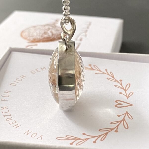 Pieces for Peace, Schmuck für Frieden, Peace Schmuck, Schmuck mit Botschaft, Erinnerungsschmuck, Andenkenschmuck, außergewöhnliche Kettenanhänger, Schmuck Handarbeit, Schmuck handgefertigt, Schmuck handgemacht, handgearbeiteter Schmuck, handgefertigter Schmuck, handgemachter Schmuck, Erinnerungsschmuck Handarbeit, Erinnerungsschmuck handgefertigt, Erinnerungsschmuck handgemacht, handgearbeiteter Erinnerungsschmuck, handgefertigter Erinnerungsschmuck, handgemachter Erinnerungsschmuck, Andenkenschmuck Handarbeit, Andenkenschmuck handgefertigt, Andenkenschmuck handgemacht, handgearbeiteter Andenkenschmuck, handgefertigter Andenkenschmuck, handgemachter Andenkenschmuck, Kettenanhänger Handarbeit, Kettenanhänger handgefertigt, Kettenanhänger handgemacht, handgearbeiteter Kettenanhänger, handgefertigter Kettenanhänger, handgemachter Kettenanhänger, Kettenanhänger handmade, Andenkenschmuck Haare, Andenkenschmuck Katze, Erinnerungsschmuck Hund, Erinnnerungsschmuck Pferd, Erinnerungsschmuck Asche, Erinnerungsschmuck aus Asche, Erinnerungsschmuck mit Haaren, Kettenanhänger, Andenken Kettenanhänger, Silber Kettenanhänger, Kettenanhänger mit Erinnerung, Kettenanhänger mit Tierhaaren, Kettenanhänger mit Asche, Ascheschmuck, Schmuck Erinnerung, Schmuck Andenken, Schmuck aus Tierhaar, Schmuck aus Asche, Ascheschmuck für Mensch und Tier, handgefertigter Erinnerungsschmuck aus Haaren Fell Asche, Schmuck Erinnerung Haustier, Schmuck Erinnerung Verstorbene, Schmuck Andenken Haustier, Schmuck Andenken Hund, Schmuck Andenken Katze, Schmuck Andenken Pferd, Silberschmuck Handarbeit, Sterling Silber, Memory Jewel, Rest in Peace, Memories