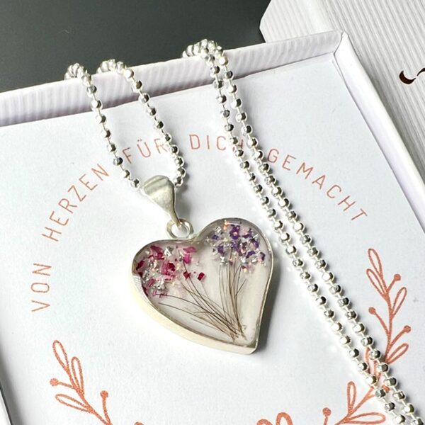 Pieces for Peace, Schmuck für Frieden, Peace Schmuck, Schmuck mit Botschaft, Erinnerungsschmuck, Andenkenschmuck, außergewöhnliche Kettenanhänger, Schmuck Handarbeit, Schmuck handgefertigt, Schmuck handgemacht, handgearbeiteter Schmuck, handgefertigter Schmuck, handgemachter Schmuck, Erinnerungsschmuck Handarbeit, Erinnerungsschmuck handgefertigt, Erinnerungsschmuck handgemacht, handgearbeiteter Erinnerungsschmuck, handgefertigter Erinnerungsschmuck, handgemachter Erinnerungsschmuck, Andenkenschmuck Handarbeit, Andenkenschmuck handgefertigt, Andenkenschmuck handgemacht, handgearbeiteter Andenkenschmuck, handgefertigter Andenkenschmuck, handgemachter Andenkenschmuck, Kettenanhänger Handarbeit, Kettenanhänger handgefertigt, Kettenanhänger handgemacht, handgearbeiteter Kettenanhänger, handgefertigter Kettenanhänger, handgemachter Kettenanhänger, Kettenanhänger handmade, Andenkenschmuck Haare, Andenkenschmuck Katze, Erinnerungsschmuck Hund, Erinnnerungsschmuck Pferd, Erinnerungsschmuck Asche, Erinnerungsschmuck aus Asche, Erinnerungsschmuck mit Haaren, Kettenanhänger, Andenken Kettenanhänger, Silber Kettenanhänger, Kettenanhänger mit Erinnerung, Kettenanhänger mit Tierhaaren, Kettenanhänger mit Asche, Ascheschmuck, Schmuck Erinnerung, Schmuck Andenken, Schmuck aus Tierhaar, Schmuck aus Asche, Ascheschmuck für Mensch und Tier, handgefertigter Erinnerungsschmuck aus Haaren Fell Asche, Schmuck Erinnerung Haustier, Schmuck Erinnerung Verstorbene, Schmuck Andenken Haustier, Schmuck Andenken Hund, Schmuck Andenken Katze, Schmuck Andenken Pferd, Silberschmuck Handarbeit, Sterling Silber, Memory Jewel, Rest in Peace, Memories