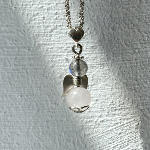 Pieces for Peace, Schmuck für Frieden, Peace Schmuck, Schmuck mit Botschaft, Schutzengel Silber, Schutzengel Perlen, Karneol Perlen, Calzit Perlen, Schmuck individuell anfertigen lassen, Schutzengel individuell anfertigen lassen, Einschulung, Taufe, Geburt, Geschenk, Prüfung, Führerschein, Auto Schutzengel, Motorrad Schutzengel, Hochzeit, Schutzengel Silber, Schutzengel Perlen, außergewöhnliche Schutzengel, handgemachte Schutzengel, Schutzengel Handarbeit, Schutzengel handgefertigt, Schutzengel handgemacht, handgearbeitete Schutzengel, handgefertigte Schutzengel, handgemachte Schutzengel, Schutzengel handmade, Silberschmuck Handarbeit, Silberschmuck handgefertigt, Silberschmuck handgemacht, Schmuck Handarbeit, Schmuck handgefertigt, Schmuck handgemacht, handgearbeiteter Silberschmuck, handgefertigter Silberschmuck, handgemachter Silberschmuck, handgearbeiteter Schmuck, handgefertigter Schmuck, handgemachter Schmuck, Sterling Silber, Weltfrieden Schmuck, Frieden Schmuck, Friedensbotschaft, Botschaft für Frieden, Botschaft für Peace, Peace on Earth, Give Peace a Chance, Peace and Love, Peace Zeichen, Peace Symbol, Friedenstaube, Peace Message, Peace of Mind, World Peace, Innerer Frieden, Friedensbewegung, Friedensaktivist, Peacemaker, Friedensmanifest, Friedensappell, Friedensvertrag, Friedensverhandlung, Friedenstreck, Friedensmal, Peace Bell, Pax Terra, Peace is beautiful, Peace is coming, Peace one day
