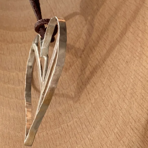 Pieces for Peace, Schmuck für Frieden, Rune des Lebens, Peace Schmuck, Schmuck mit Botschaft, Kettenanhänger Silber, Love and Peace, Schmuck individuell anfertigen lassen, Kettenanhänger individuell anfertigen lassen, Kettenanhänger Silber, außergewöhnliche Kettenanhänger, extravagante Kettenanhänger, handgemachte Kettenanhänger, Kettenanhänger Handarbeit, Kettenanhänger handgefertigt, Kettenanhänger handgemacht, handgearbeiteter Kettenanhänger, handgefertigter Kettenanhänger, handgemachter Kettenanhänger, Kettenanhänger handmade, Silberschmuck Handarbeit, Silberschmuck handgefertigt, Silberschmuck handgemacht, Schmuck Handarbeit, Schmuck handgefertigt, Schmuck handgemacht, handgearbeiteter Silberschmuck, handgefertigter Silberschmuck, handgemachter Silberschmuck, handgearbeiteter Schmuck, handgefertigter Schmuck, handgemachter Schmuck, Sterling Silber, Friedenstaube, Weltfrieden Schmuck, Frieden Schmuck, Friedensbotschaft, Botschaft für Frieden, Botschaft für Peace, Peace on Earth, Give Peace a Chance, Peace and Love, Peace Zeichen, Peace Symbol, Friedenstaube, Peace Message, Peace of Mind, World Peace, Innerer Frieden, Friedensbewegung, Friedensaktivist, Peacemaker, Friedensmanifest, Friedensappell, Friedensvertrag, Friedensverhandlung, Friedenstreck, Friedensmal, Peace Bell, Pax Terra, Peace is beautiful, Peace is coming, Peace one day