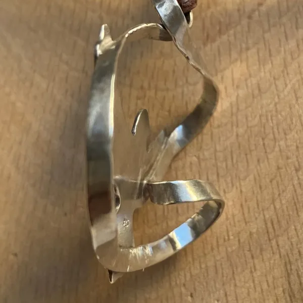 Pieces for Peace, Schmuck für Frieden, Peace Schmuck, Schmuck mit Botschaft, Kettenanhänger Silber, Paz, Schmuck individuell anfertigen lassen, Kettenanhänger individuell anfertigen lassen, Kettenanhänger Silber, außergewöhnliche Kettenanhänger, extravagante Kettenanhänger, handgemachte Kettenanhänger, Kettenanhänger Handarbeit, Kettenanhänger handgefertigt, Kettenanhänger handgemacht, handgearbeiteter Kettenanhänger, handgefertigter Kettenanhänger, handgemachter Kettenanhänger, Kettenanhänger handmade, Silberschmuck Handarbeit, Silberschmuck handgefertigt, Silberschmuck handgemacht, Schmuck Handarbeit, Schmuck handgefertigt, Schmuck handgemacht, handgearbeiteter Silberschmuck, handgefertigter Silberschmuck, handgemachter Silberschmuck, handgearbeiteter Schmuck, handgefertigter Schmuck, handgemachter Schmuck, Sterling Silber, Friedenstaube, Weltfrieden Schmuck, Frieden Schmuck, Friedensbotschaft, Botschaft für Frieden, Botschaft für Peace, Peace on Earth, Give Peace a Chance, Peace and Love, Peace Zeichen, Peace Symbol, Friedenstaube, Peace Message, Peace of Mind, World Peace, Innerer Frieden, Friedensbewegung, Friedensaktivist, Peacemaker, Friedensmanifest, Friedensappell, Friedensvertrag, Friedensverhandlung, Friedenstreck, Friedensmal, Peace Bell, Pax Terra, Peace is beautiful, Peace is coming, Peace one day