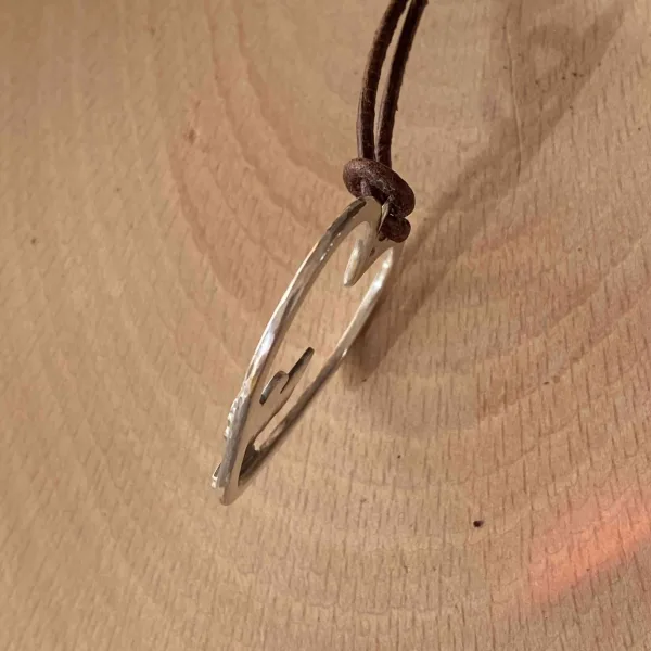 Pieces for Peace, Schmuck für Frieden, Peace Schmuck, Schmuck mit Botschaft, Kettenanhänger Silber, Peace and Love, Schmuck individuell anfertigen lassen, Kettenanhänger individuell anfertigen lassen, Kettenanhänger Silber, außergewöhnliche Kettenanhänger, extravagante Kettenanhänger, handgemachte Kettenanhänger, Kettenanhänger Handarbeit, Kettenanhänger handgefertigt, Kettenanhänger handgemacht, handgearbeiteter Kettenanhänger, handgefertigter Kettenanhänger, handgemachter Kettenanhänger, Kettenanhänger handmade, Silberschmuck Handarbeit, Silberschmuck handgefertigt, Silberschmuck handgemacht, Schmuck Handarbeit, Schmuck handgefertigt, Schmuck handgemacht, handgearbeiteter Silberschmuck, handgefertigter Silberschmuck, handgemachter Silberschmuck, handgearbeiteter Schmuck, handgefertigter Schmuck, handgemachter Schmuck, Sterling Silber, Friedenstaube, Weltfrieden Schmuck, Frieden Schmuck, Friedensbotschaft, Botschaft für Frieden, Botschaft für Peace, Peace on Earth, Give Peace a Chance, Peace and Love, Peace Zeichen, Peace Symbol, Friedenstaube, Peace Message, Peace of Mind, World Peace, Innerer Frieden, Friedensbewegung, Friedensaktivist, Peacemaker, Friedensmanifest, Friedensappell, Friedensvertrag, Friedensverhandlung, Friedenstreck, Friedensmal, Peace Bell, Pax Terra, Peace is beautiful, Peace is coming, Peace one day