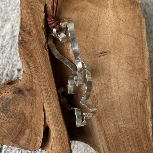 Pieces for Peace, Schmuck für Frieden, Rune des Lebens, Peace Schmuck, Schmuck mit Botschaft, Kettenanhänger Silber, Te Rangimarie, Schmuck individuell anfertigen lassen, Kettenanhänger individuell anfertigen lassen, Kettenanhänger Silber, außergewöhnliche Kettenanhänger, extravagante Kettenanhänger, handgemachte Kettenanhänger, Kettenanhänger Handarbeit, Kettenanhänger handgefertigt, Kettenanhänger handgemacht, handgearbeiteter Kettenanhänger, handgefertigter Kettenanhänger, handgemachter Kettenanhänger, Kettenanhänger handmade, Silberschmuck Handarbeit, Silberschmuck handgefertigt, Silberschmuck handgemacht, Schmuck Handarbeit, Schmuck handgefertigt, Schmuck handgemacht, handgearbeiteter Silberschmuck, handgefertigter Silberschmuck, handgemachter Silberschmuck, handgearbeiteter Schmuck, handgefertigter Schmuck, handgemachter Schmuck, Sterling Silber, Friedenstaube, Herz, Weltfrieden Schmuck, Frieden Schmuck, Friedensbotschaft, Botschaft für Frieden, Botschaft für Peace, Peace on Earth, Give Peace a Chance, Peace and Love, Peace Zeichen, Peace Symbol, Friedenstaube, Peace Message, Peace of Mind, World Peace, Innerer Frieden, Friedensbewegung, Friedensaktivist, Peacemaker, Friedensmanifest, Friedensappell, Friedensvertrag, Friedensverhandlung, Friedenstreck, Friedensmal, Peace Bell, Pax Terra, Peace is beautiful, Peace is coming, Peace one day