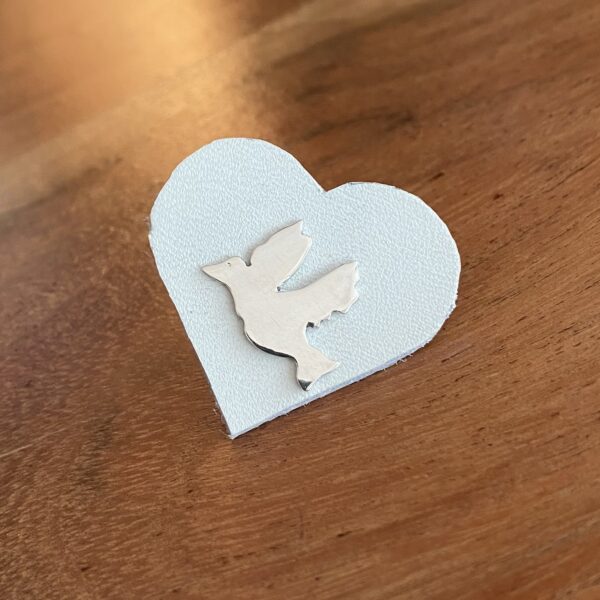 Pieces for Peace, Schmuck für Frieden, Peace Schmuck, Schmuck mit Botschaft, Ohrstecker Silber, Friedenstaube, Schmuck individuell anfertigen lassen, Ohrstecker individuell anfertigen lassen, Ohrstecker Silber, außergewöhnliche Ohrstecker, extravagante Ohrstecker, handgemachte Ohrstecker, Ohrstecker Handarbeit, Ohrstecker handgefertigt, Ohrstecker handgemacht, handgearbeitete Ohrstecker, handgefertigte Ohrstecker, handgemachte Ohrstecker, Ohrstecker handmade, Silberschmuck Handarbeit, Silberschmuck handgefertigt, Silberschmuck handgemacht, Schmuck Handarbeit, Schmuck handgefertigt, Schmuck handgemacht, handgearbeiteter Silberschmuck, handgefertigter Silberschmuck, handgemachter Silberschmuck, handgearbeiteter Schmuck, handgefertigter Schmuck, handgemachter Schmuck, Sterling Silber, Weltfrieden Schmuck, Frieden Schmuck, Friedensbotschaft, Botschaft für Frieden, Botschaft für Peace, Peace on Earth, Give Peace a Chance, Peace and Love, Peace Zeichen, Peace Symbol, Friedenstaube, Peace Message, Peace of Mind, World Peace, Innerer Frieden, Friedensbewegung, Friedensaktivist, Peacemaker, Friedensmanifest, Friedensappell, Friedensvertrag, Friedensverhandlung, Friedenstreck, Friedensmal, Peace Bell, Pax Terra, Peace is beautiful, Peace is coming, Peace one day