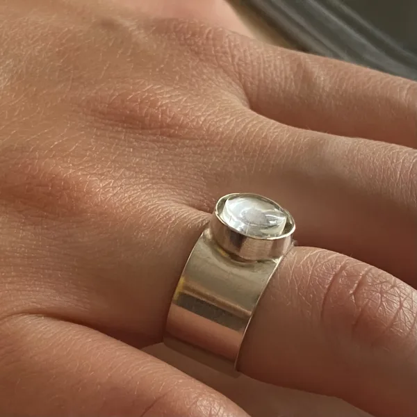 Pieces for Peace, Schmuck für Frieden, Ring, Peace Schmuck, Erinnerungsschmuck, Andenkenschmuck, Silberschmuck, Schmuck mit Botschaft, Ring Silber, Silberring, Ring aus Silber, Ring individuell anfertigen lassen, Ring Unikat Handarbeit, Ring außergewöhnlich, Ring extravagant, Ring Handarbeit, Ring handgefertigt, Ring handgemacht, handgearbeiteter Ring, handgefertigter Ring, handgemachter Ring, Ring handmade, Silberschmuck Handarbeit, Silberschmuck handgefertigt, Silberschmuck handgemacht, Schmuck Handarbeit, Schmuck handgefertigt, Schmuck handgemacht, handgearbeiteter Silberschmuck, handgefertigter Silberschmuck, handgemachter Silberschmuck, handgearbeiteter Schmuck, handgefertigter Schmuck, handgemachter Schmuck, Ring individuell anfertigen lassen, Ring personalisiert, Schmuck personalisiert, personalisierter Schmuck, personalisierter Ring, Erinnerungsschmuck Ring, Erinnerungsschmuck Handarbeit, Erinnerungsschmuck handgefertigt, Erinnerungsschmuck handgemacht, handgearbeiteter Erinnerungsschmuck, handgefertigter Erinnerungsschmuck, handgemachter Erinnerungsschmuck, Andenkenschmuck Handarbeit, Andenkenschmuck handgefertigt, Andenkenschmuck handgemacht, handgearbeiteter Andenkenschmuck, handgefertigter Andenkenschmuck, handgemachter Andenkenschmuck, Andenkenschmuck Haare, Andenkenschmuck Katze, Erinnerungsschmuck Hund, Erinnnerungsschmuck Pferd, Erinnerungsschmuck Asche, Erinnerungsschmuck aus Asche, Erinnerungsschmuck mit Haaren, Andenken Ring, Ring, Ring Silber, Silberring, Silberring mit Stein, Ring mit Erinnerung, Ring mit Tierhaaren, Ring mit Asche, Erinnerungsschmuck, Andenkenschmuck, Ascheschmuck, Schmuck Erinnerung, Schmuck Andenken, Schmuck aus Tierhaar, Schmuck aus Asche, Ascheschmuck für Mensch und Tier, handgefertigter Erinnerungsschmuck aus Haaren Fell Asche, Schmuck Erinnerung Haustier, Schmuck Erinnerung Verstorbene, Schmuck Andenken Haustier, Schmuck Andenken Hund, Schmuck Andenken Katze, Schmuck Andenken Pferd, Silberschmuck Handarbeit, Sterling Silber, Silberguss, Silberblech, Memory Jewel, Rest in Peace