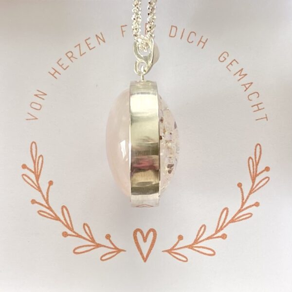 Pieces for Peace, Schmuck für Frieden, Peace Schmuck, Schmuck mit Botschaft, Erinnerungsschmuck, Andenkenschmuck, außergewöhnliche Kettenanhänger, Schmuck Handarbeit, Schmuck handgefertigt, Schmuck handgemacht, handgearbeiteter Schmuck, handgefertigter Schmuck, handgemachter Schmuck, Erinnerungsschmuck Handarbeit, Erinnerungsschmuck handgefertigt, Erinnerungsschmuck handgemacht, handgearbeiteter Erinnerungsschmuck, handgefertigter Erinnerungsschmuck, handgemachter Erinnerungsschmuck, Andenkenschmuck Handarbeit, Andenkenschmuck handgefertigt, Andenkenschmuck handgemacht, handgearbeiteter Andenkenschmuck, handgefertigter Andenkenschmuck, handgemachter Andenkenschmuck, Kettenanhänger Handarbeit, Kettenanhänger handgefertigt, Kettenanhänger handgemacht, handgearbeiteter Kettenanhänger, handgefertigter Kettenanhänger, handgemachter Kettenanhänger, Kettenanhänger handmade, Andenkenschmuck Haare, Andenkenschmuck Katze, Erinnerungsschmuck Hund, Erinnnerungsschmuck Pferd, Erinnerungsschmuck Asche, Erinnerungsschmuck aus Asche, Erinnerungsschmuck mit Haaren, Kettenanhänger, Andenken Kettenanhänger, Silber Kettenanhänger, Kettenanhänger mit Erinnerung, Kettenanhänger mit Tierhaaren, Kettenanhänger mit Asche, Ascheschmuck, Schmuck Erinnerung, Schmuck Andenken, Schmuck aus Tierhaar, Schmuck aus Asche, Ascheschmuck für Mensch und Tier, handgefertigter Erinnerungsschmuck aus Haaren Fell Asche, Schmuck Erinnerung Haustier, Schmuck Erinnerung Verstorbene, Schmuck Andenken Haustier, Schmuck Andenken Hund, Schmuck Andenken Katze, Schmuck Andenken Pferd, Silberschmuck Handarbeit, Sterling Silber, Memory Jewel, Rest in Peace, Memories