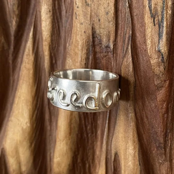 Pieces for Peace, Schmuck für Frieden, Peace Schmuck, Schmuck mit Botschaft, Ring Silber personalisiert, Silberring personalisiert, Ring aus Silber persolalisiert, Schmuck individuell anfertigen lassen, Ring individuell anfertigen lassen, Ring personalisiert, Schmuck personalisiert, personalisierter Schmuck, personalisierter Ring, Statement Ring, Ring Statement, Ring mit Botschaft, Ring mit Schrift, Ring Schriftzug, Buchstaben Ring, Ring aussagekräftig, Ring außergewöhnlich, Ring extravagant, Ring Handarbeit, Ring handgefertigt, Ring handgemacht, handgearbeiteter Ring, handgefertigter Ring, handgemachter Ring, Ring handmade, Silberschmuck Handarbeit, Silberschmuck handgefertigt, Silberschmuck handgemacht, Silberschmuck handgeschmiedet, Schmuck Handarbeit, Schmuck handgefertigt, Schmuck handgemacht, Schmuck handgeschmiedet, handgearbeiteter Silberschmuck, handgefertigter Silberschmuck, handgemachter Silberschmuck, handgeschmiedeter Silberschmuck, handgearbeiteter Schmuck, handgefertigter Schmuck, handgemachter Schmuck, handgeschmiedeter Schmuck, Ring Silber, Silberring, Ring Silberblech, Sterling Silber, Friedenstaube, Weltfrieden Schmuck, Frieden Schmuck, Friedensbotschaft, Botschaft für Frieden, Botschaft für Peace, Peace on Earth, Give Peace a Chance, Peace and Love, Peace Zeichen, Peace Symbol, Friedenstaube, Peace Message, Peace of Mind, World Peace, Innerer Frieden, Friedensbewegung, Friedensaktivist, Peacemaker, Friedensmanifest, Friedensappell, Friedensvertrag, Friedensverhandlung, Friedenstreck, Friedensmal, Peace Bell, Pax Terra, Peace is beautiful, Peace is coming, Peace one day